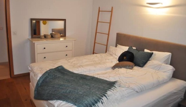 Modern Mountain Retreat with Stunning Views, Garden & Sauna - Kid Friendly