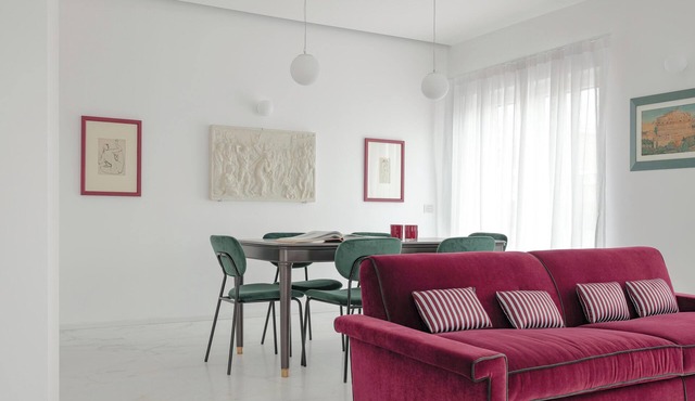 Modern Rooftop Getaway: Arte della Medaglia Gallery House