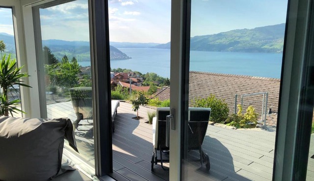 Moderne Unterkunft mit Panoramablick auf Thunersee