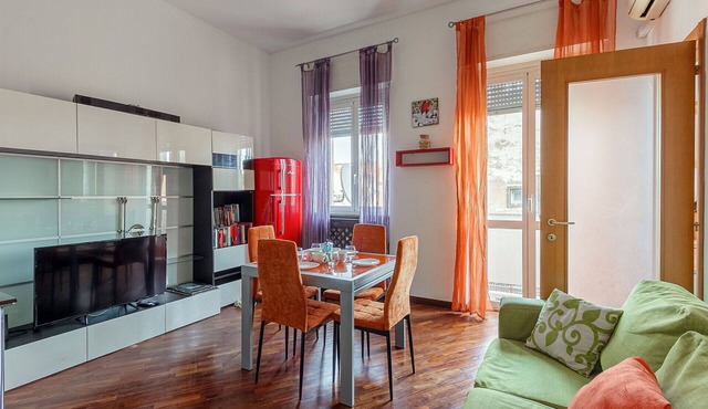 Molise, Spacious And Bright 1 Br Apartment By Halldis