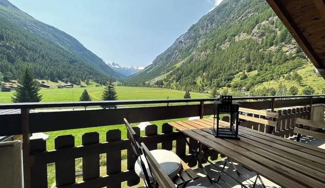 Mountain View Apartment Near Zermatt