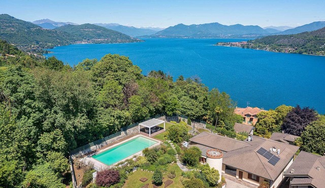 Newly added, classy villa with pool and sweeping lake views! - Villa Sveva
