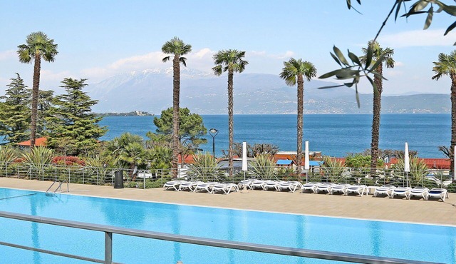 Nice apartment for 4 guests with A/C, pool, WIFI, TV, terrace and pets allowed