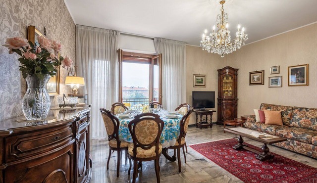Nice apartment for 6 guests with A/C, WIFI, TV and balcony in Milan