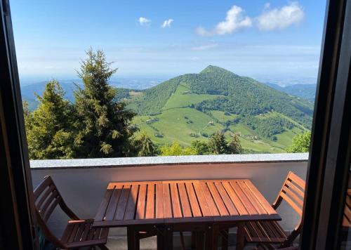 Panorama1200A, in the Heart of the San Fermo Hills