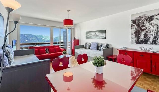 Pied-à-terre in Crans-Montana, pool and view - Swi by Interhome