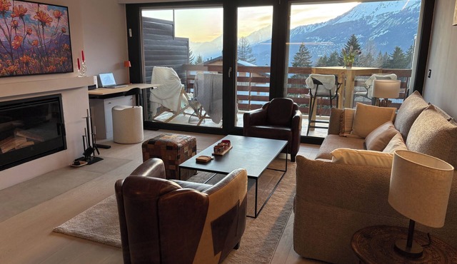 Premium apartment in Crans Montana with parking, ski box and pool next to golf. in Lens