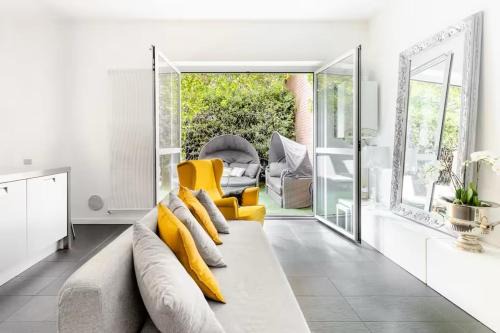 Private Garden Apartment, Navigli, 24H Security