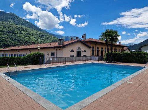 Relax in piscina sul lago Endine
