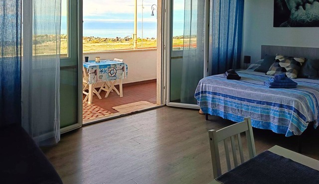 Relaxing seaside apartment 10' from Fiumicino Airport. Possible shuttle