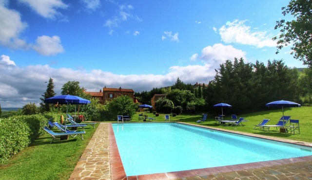 Rolling farmhouse of Val d'Orcia in Castiglione D'orcia