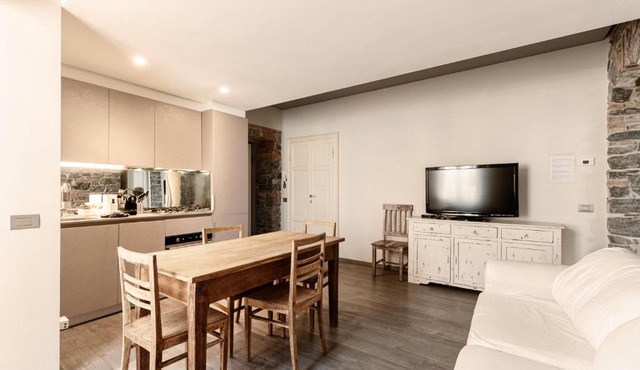 Romantic Chic Apartment by Quokka 360 - Charming Historic Apartment in Como Center in Como