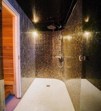 ROMANTIC SUlTE WITH ITS OWN SPA AND OPEN VIEW TO LUGANO