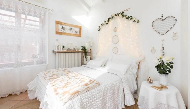 Romantic Villino with jacuzzi just 2 min walk from the lake and Comacin Island in Ossuccio