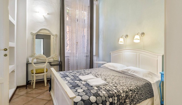 Room 1 for 3 Guests with Wi-Fi in Como