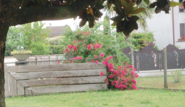 Room Bed Garden in Berra