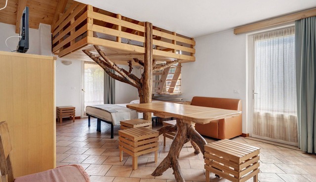 Room 'Vento Alpino Albero' with Mountain View, Balcony and Wi-Fi