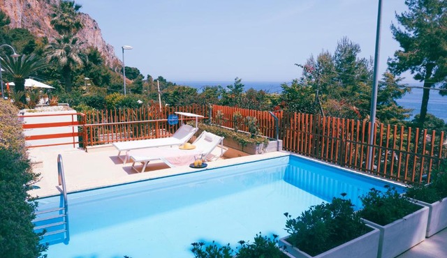 Sea apartment & pool 2 in Palermo