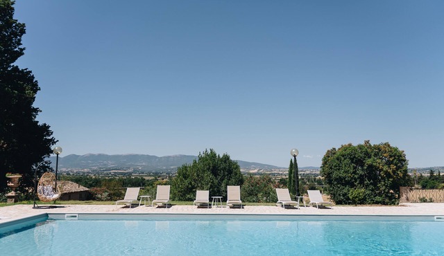 Seventeenth-century Villa Giulia with panoramic swimming pool, +15 beds in (PERUGIA)