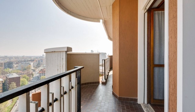 Spacious APT with terrace! Central Station 2km away