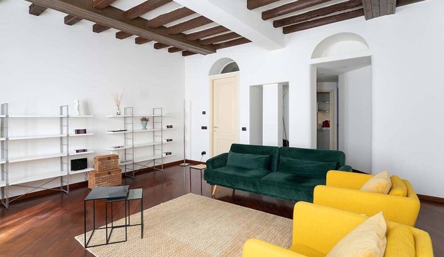 Spacious flat w/wooden beams - Porta Venezia