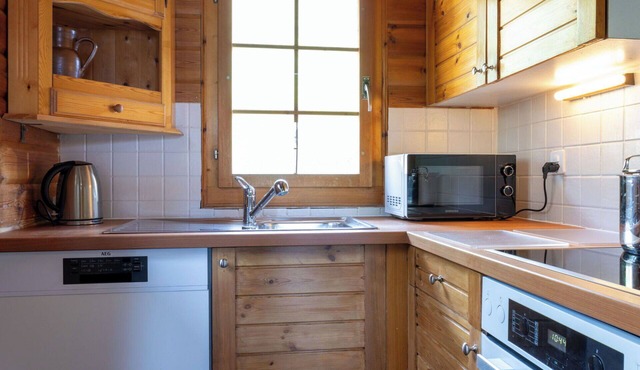 Stunning private villa for 7 people with balcony and pets allowed