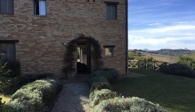 Stunning Le Marche 4 double bedroom farmhouse with private pool. in Montegiorgio