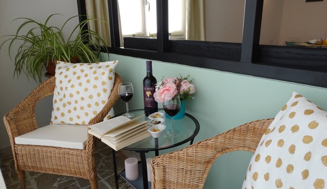 Sweet Holiday!A bright studio-apartment in the heart of Lenno, close to the lake