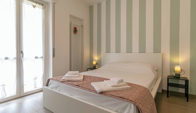 Turati Family Apartment | Balcone e posto auto