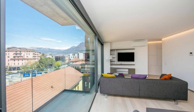 Urban Apartment Paradiso with Balcony and Parking, Paradiso (Lugano), Switzerland