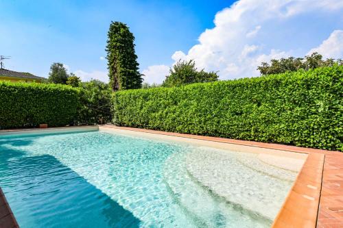 Villa Artemisia Luxury, Pool & Jacuzzi, 300m from Lake Garda