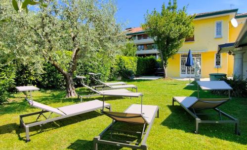 Villa con giardino privato, tre camere, due bagni