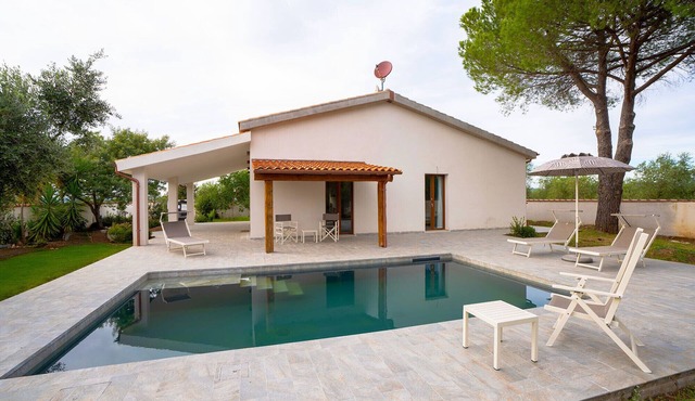 Villa Flo with pool in Scarlino