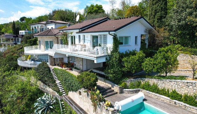 Villa Flora luxury pool-BGL in Manerba del Garda
