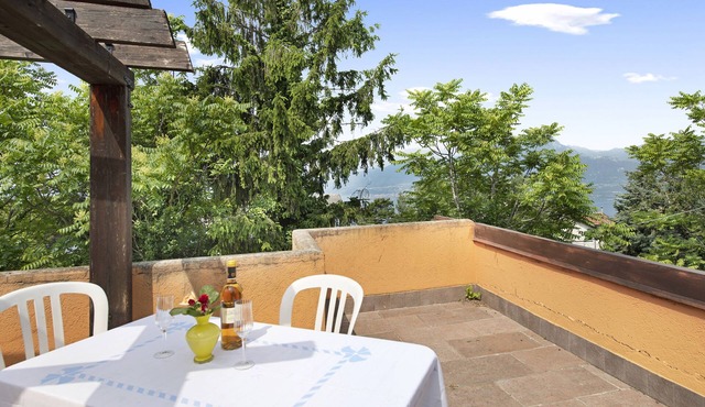 Villa "Glicine" with Lake View, 2 Private Terraces & Wi-Fi