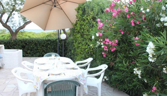 Villa Grotta Castiglione in Torre Lapillo