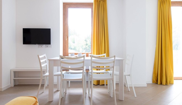 Villa Tola - Giallo - One Bedroom Apartment, Sleeps 5
