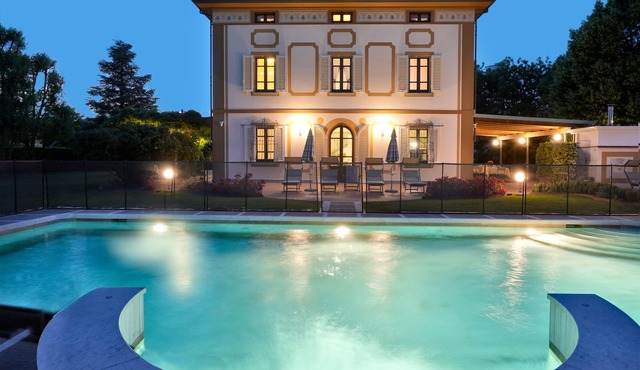 Villa with concierge services, private and heated pool and gourmet activities in Orentano