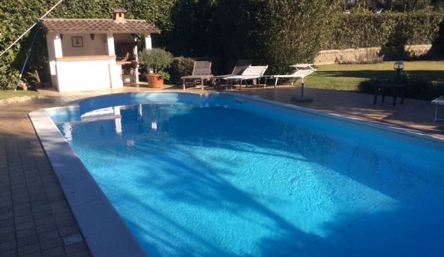 Villa with pool 20 mins from Rome in country estate with 24 hour security. in Rome