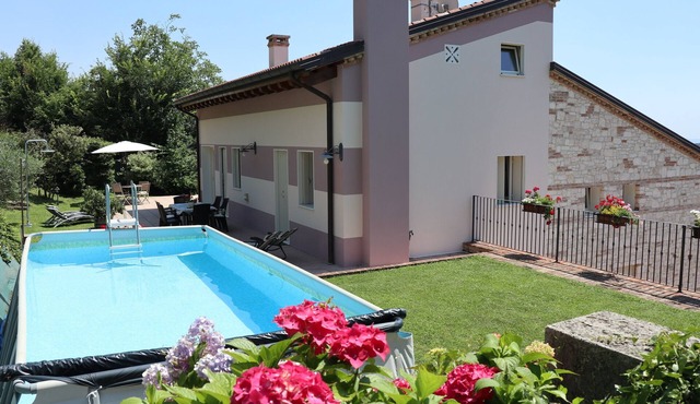 Villa with pool 10 minutes from Vicenza, garden, privacy, panoramic view in Isola Vicentina