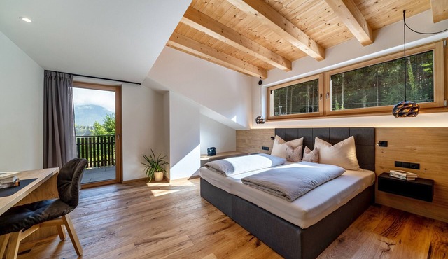 Wiesgut Gala Apartment with Mountain View, Balcony, and Wi-Fi in Tesimo
