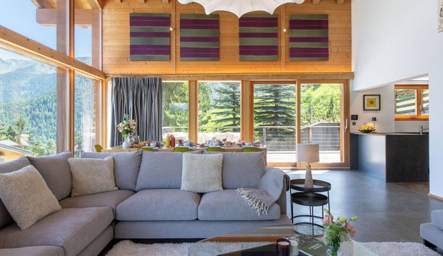 Wonderful 4-bedroom chalet in enchanting La Tzoumaz for your getaway