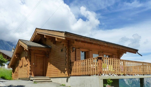 Wonderful private villa for 8 guests with TV, terrace and pets allowed