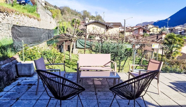 Wonderful private villa for 6 guests with WIFI, patio and pets allowed in Carlazzo