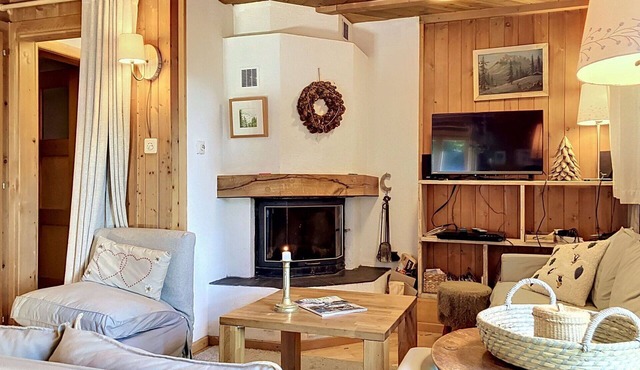 Wonderful private villa for 8 people with WIFI, hot tub, TV and terrace