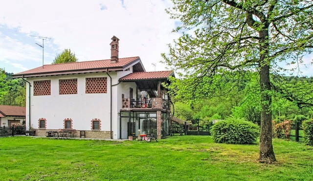 Wonderful villa for 5 guests with WIFI, TV and patio in Comignago