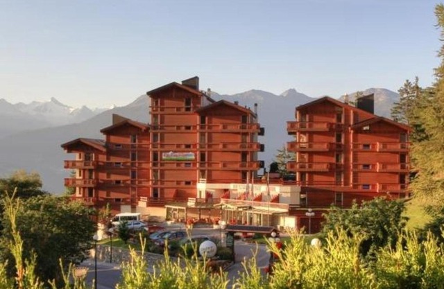Apartment Appart-Hotel Helvetia Intergolf by Interhome
