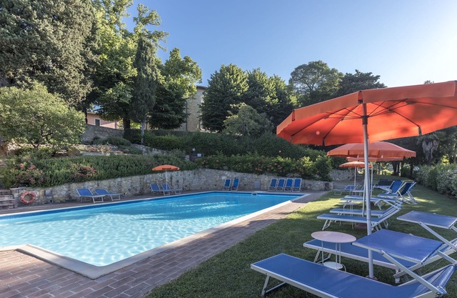 Ciliegiolo-standard room for 2 in the main village in colle di val d'elsa