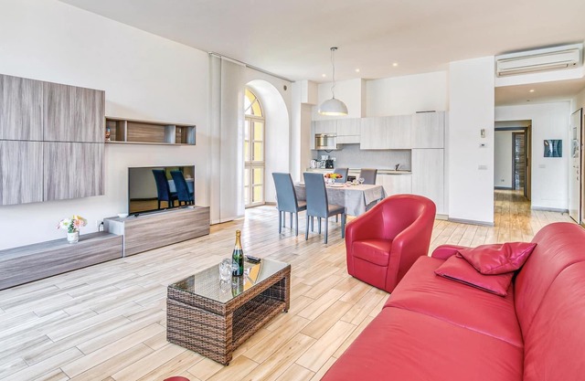 "Elegant and spacious apartments 80 m from the lake in Griante, nice vacation resort on Lake Como, 3