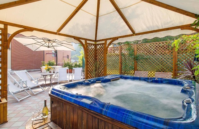 Holiday apartment San Felice del Benaco for 1 - 4 persons with 1 bedroom - Holiday apartment in one
